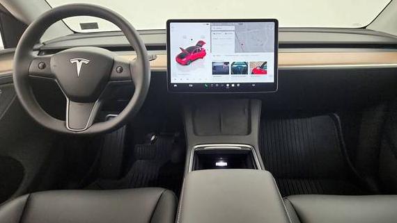 TESLA MODEL Y 2025 7SAYGDEE8SA341015 image